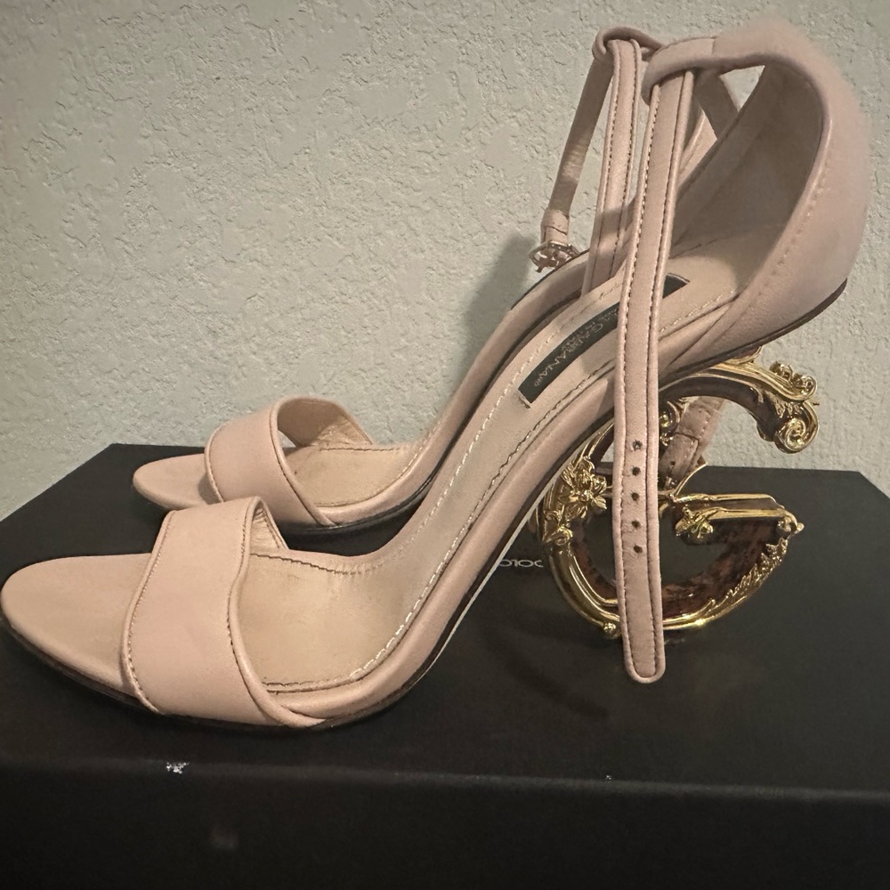 Baby pink Dolce & Gabbana Baroque